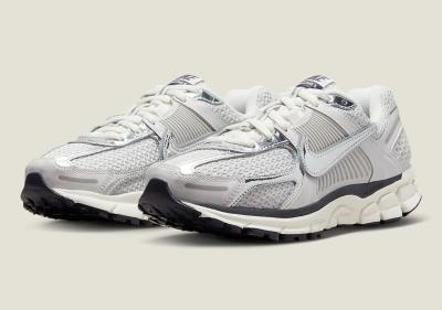 Nike Zoom Vomero 5 WMNS Chrome   A141